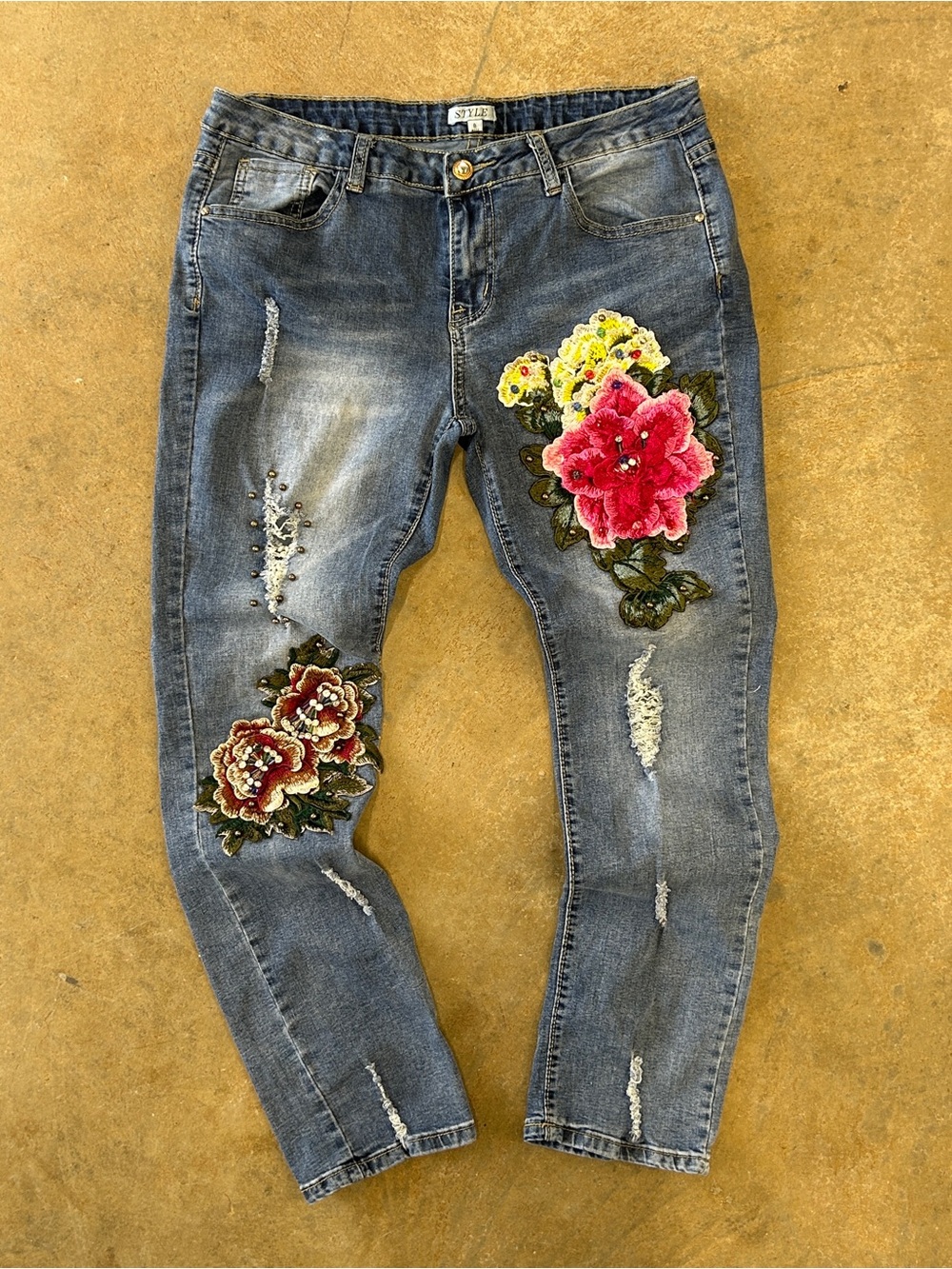 vintage Y2K floral embroidered distressed medium wash cropped denim jeans